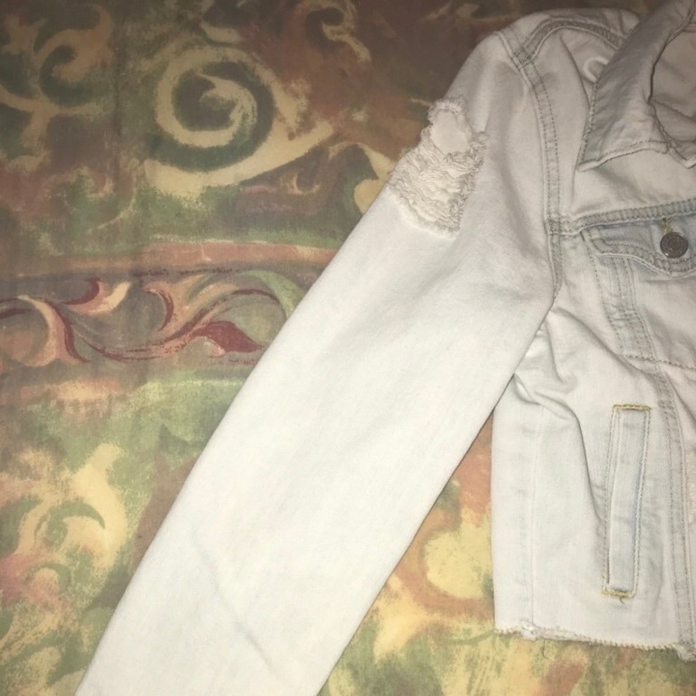 Clothes - Picture 5 of 7